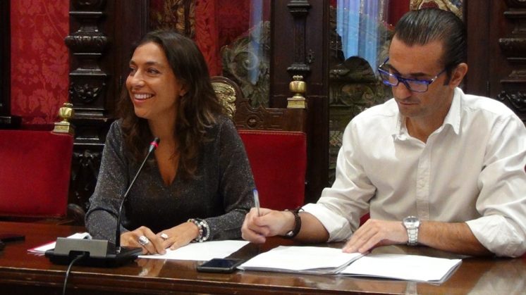 La concejala Mayte Olalla y José Juan Ramírez, responsable de Política Local de UPyD en Granada, han propuesto cambios en la LAC. Foto: aG.