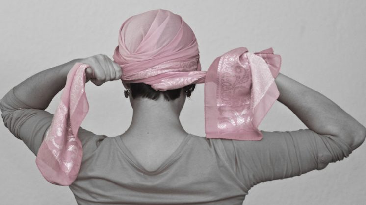 El pañuelo o el lazo rosa simbolizan la lucha contra esta enfermedad. Foto: Álex Cámara