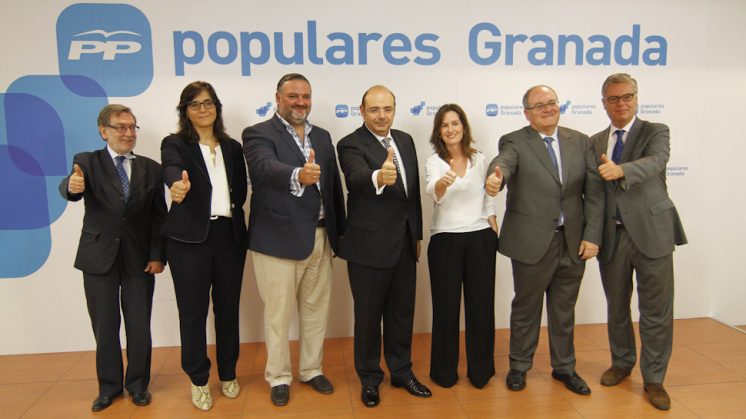 Los senadores y diputados nacionales del PP por Granada, con Sebastián Pérez al frente. Foto: Álex Cámara