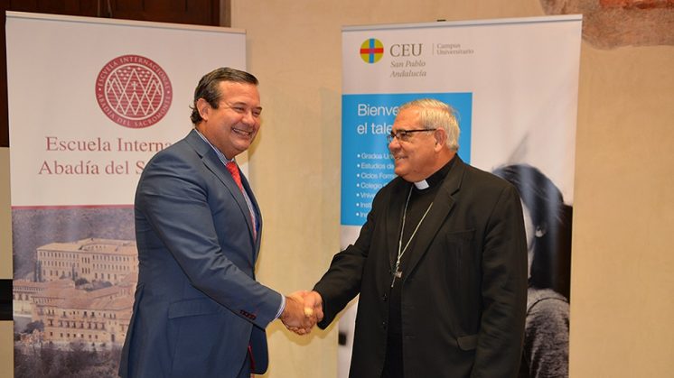 El Arzobispo de Granada y la Fundación San Pablo Andalucía CEU firman un convenio para varios programas formativos
