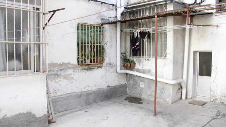 Las familias de Santa Adela tienen escasos recursos económicos, lo que ha motivado a la Junta de Andalucía a actuar de forma urgente. Foto: Álex Cámara