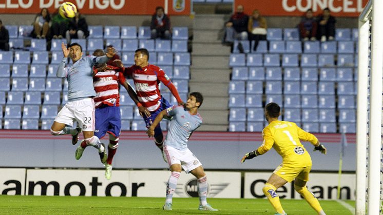 Lance del choque entre Celta y Granada CF. Foto: Agencia LOF
