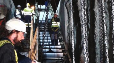 Metro de Granada comienza a instalar las escaleras mecánicas en la estación de Alcázar Genil