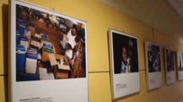 Una exposición fotográfica reconoce los más de 40 años de actividad de Médicos Sin Fronteras