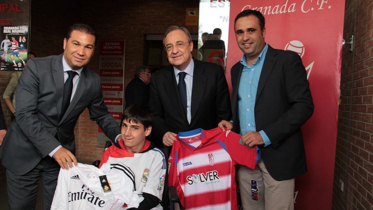 Álvaro junto al director deportivo del Granada, el presidente de Real Madrid y el diputado de Deportes. Foto: aG