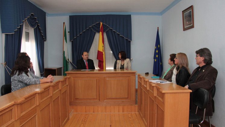 Sebastián Pérez ha mantenido una reunión de trabajo con la alcaldesa del municipio, Ana María Ruiz. Foto: aG