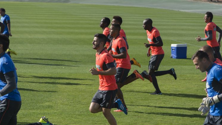 Los jugadores del Granada CF durante una sesión de entrenamiento. Foto: Álex Cámara
