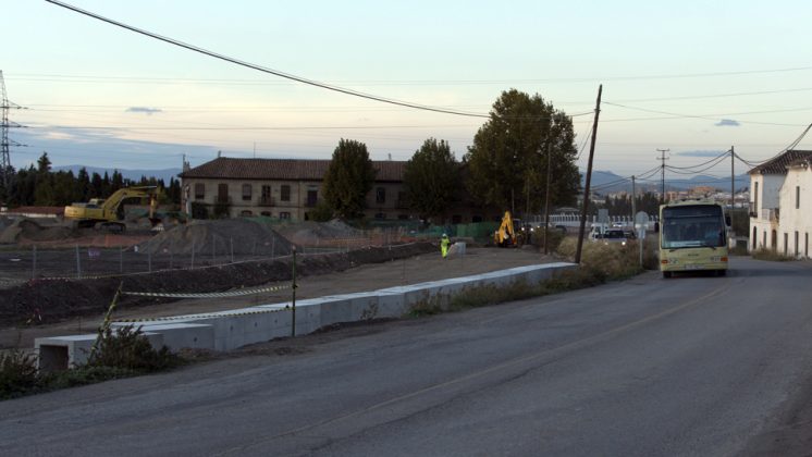 La carretera de La Zubia se encuentra actualmente en obras. Foto: Alberto Franco