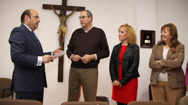 La Diputación entrega a Cáritas un donativo para ayudar a las familias granadinas más necesitadas