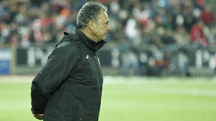 Joaquín Caparrós, técnico del Granada CF, cree que su equipo no merecía la derrota. Foto: Álex Cámara