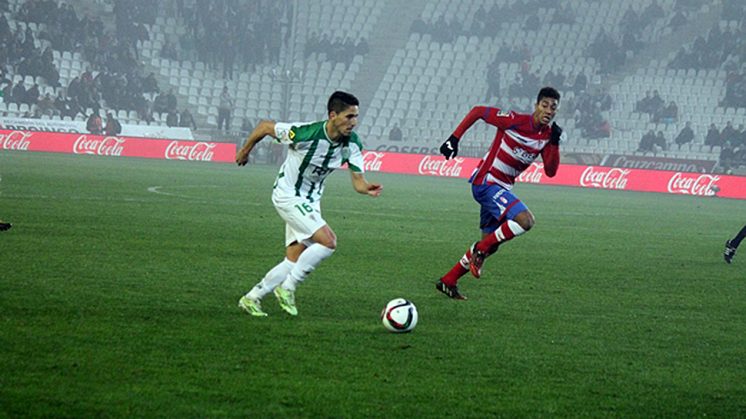 Lance del partido jugado en El Arcángel ante una densa niebla. Foto: Web Oficial del Córdoba