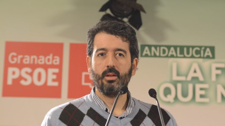 El socialista José María Aponte, durante la rueda de prensa ofrecida este martes. Foto: Alberto Franco