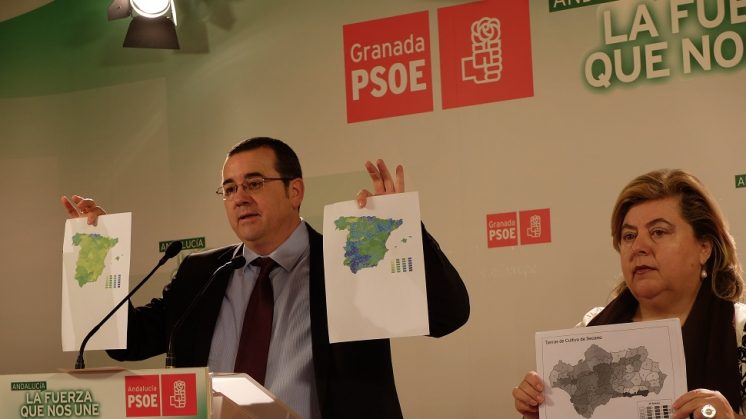 El PSOE acusa al Gobierno de ocultar las ayudas de la PAC que recibirán los agricultores en 2015