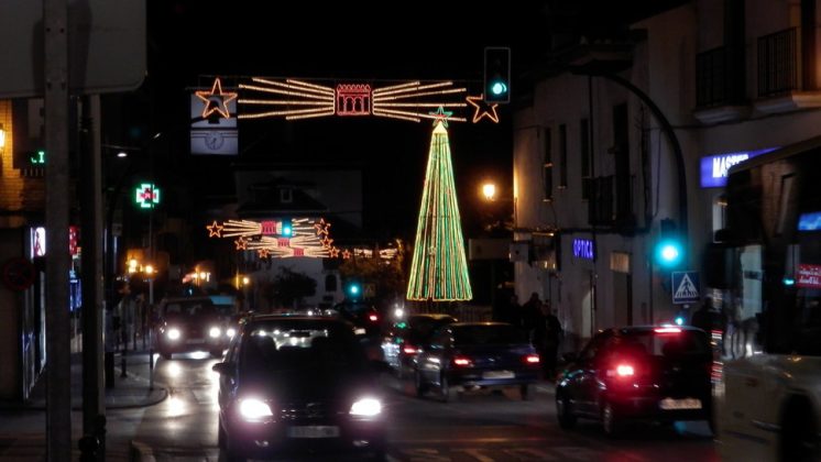 La iluminación navideña en el municipio de La Zubia. Foto: Leticia Pérez