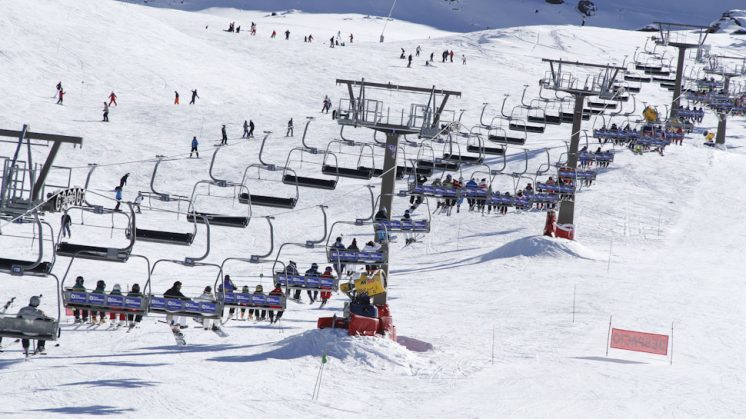 La estación ha recibido unos 7.000 esquiadores cada día. Foto: Álex Cámara