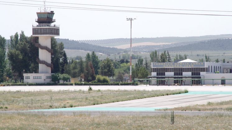 El Aeropuerto de Granada sigue siendo una asignatura pendiente de las instituciones. Foto: Álex Cámara