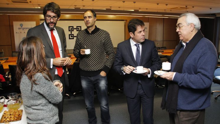 Gerardo Cuerva conversa con periodistas durante el desayuno informativo. Foto: Álex Cámara
