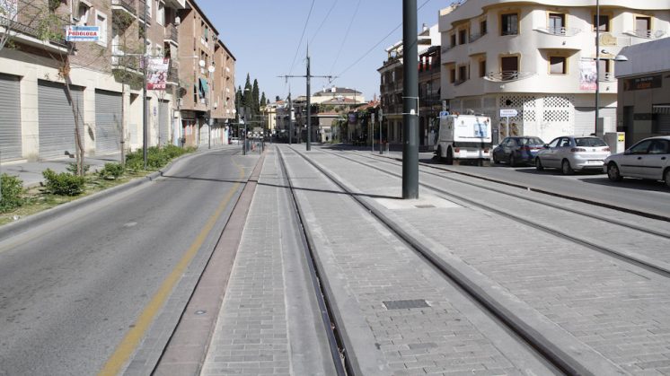 El Metro de Granada, a su paso por Maracena. Foto: Álex Cámara