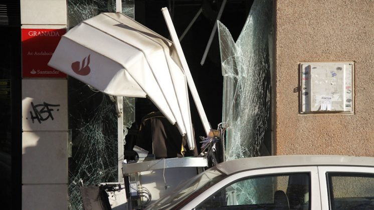 El robo se ha registrado en una oficina ubicada en la avenida de Andalucía. Foto: Álex Cámara