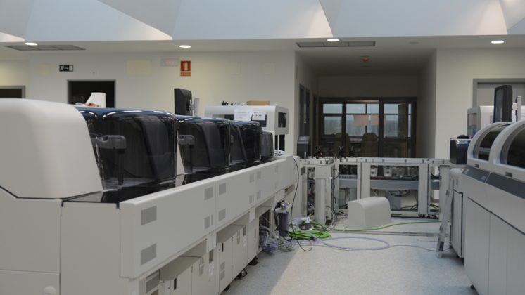 Laboratorio del Hospital del PTS. Foto: Alberto Franco