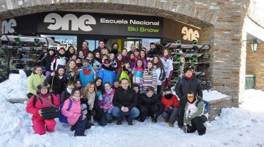 Monachil premia a más de 100 alumnos con una beca de esquí