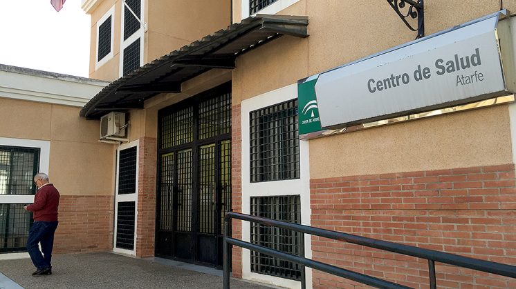 Los hechos se produjeron en el centro de salud del municipio atarfeño. Foto: Luis F. Ruiz