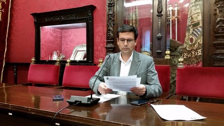 Cuenca acusa al alcalde de "reventar" el transporte público