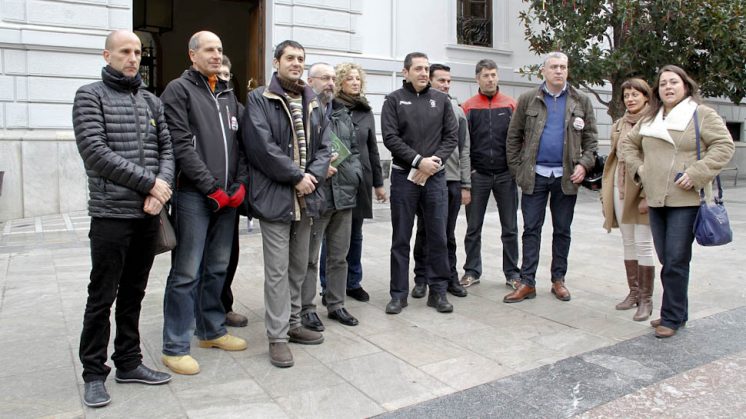 La Junta de Personal ha convocado una rueda de prensa en la plaza del Carmen. Foto: Álex Cámara