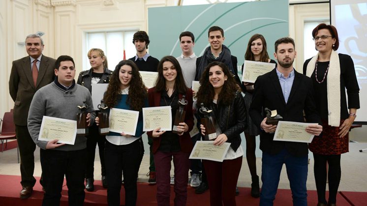 Los alumnos premiados han recibido el reconocimiento en Eduación. Foto: aG