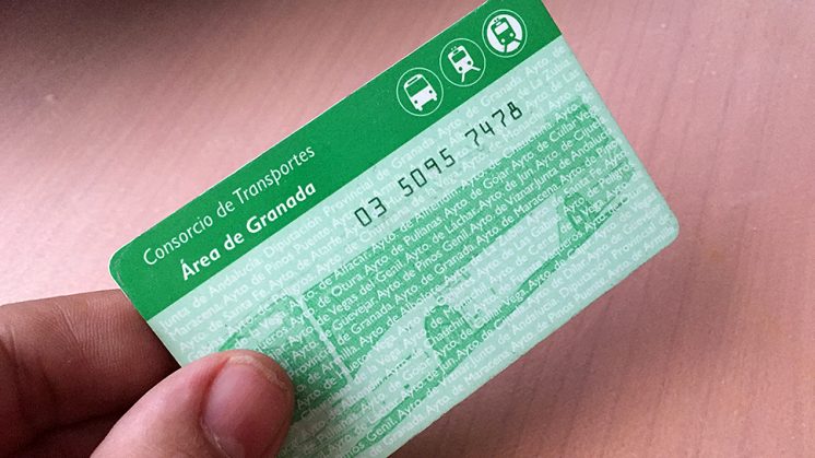 La tarjeta de autobús metropolitana da fallos en la LAC. Foto: Luis F. Ruiz