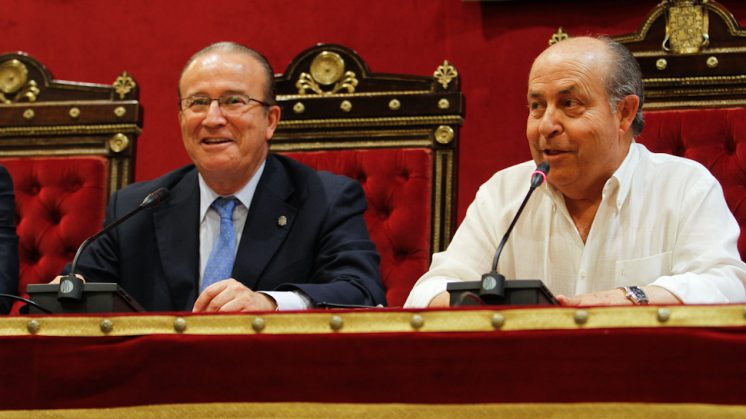 José Torres Hurtado, junto a Juan Antonio Mérida, su hombre de confianza en el Ayuntamiento. Foto: Álex Cámara (archivo)