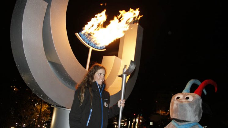 Jana Gantnerova ha sido la encargada de encender el pebetero del evento deportivo. Foto: Álex Cámara