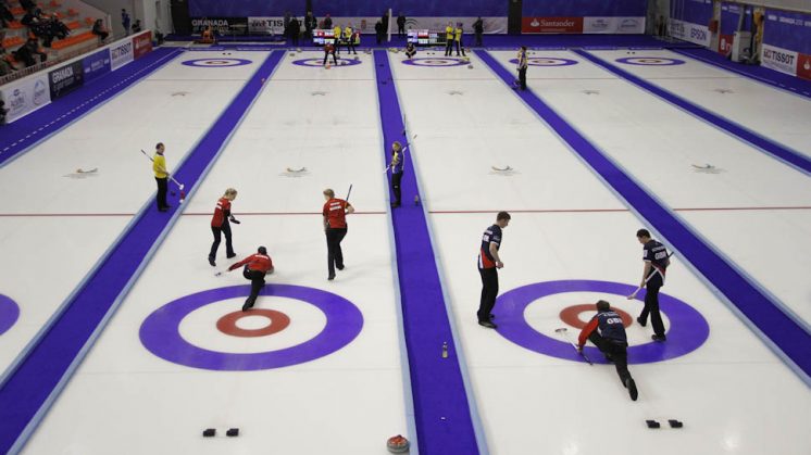 Momento de la disputa de los partidos por el bronce en curling. Foto: Álex Cámara