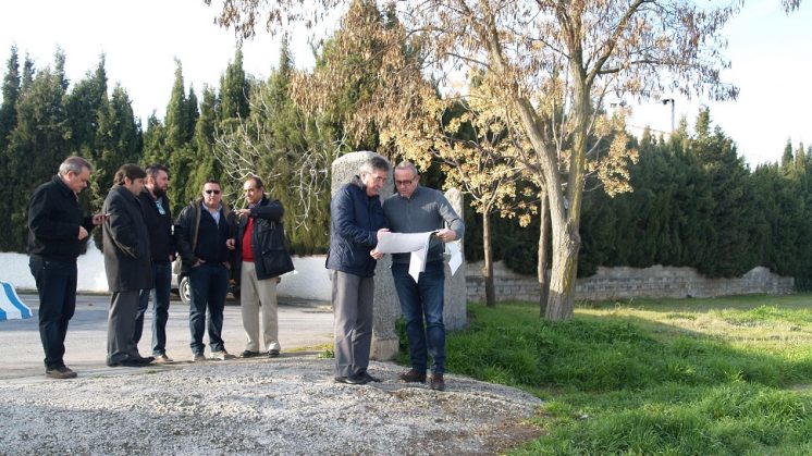 El alcalde de Gójar firma el acta de replanteo para iniciar las obras de la zona verde de la urbanización Buenavista-Justiliana