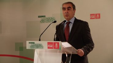 El PSOE asegura que el PP pone en peligro la asistencia sanitaria de más de 42.000 funcionarios en Granada por los recortes