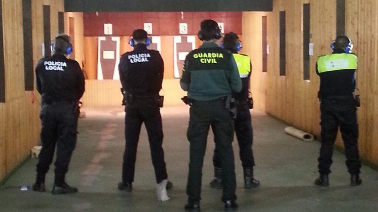 La Policía Local de Santa Fe se forma en el uso y manipulación de armas de fuego