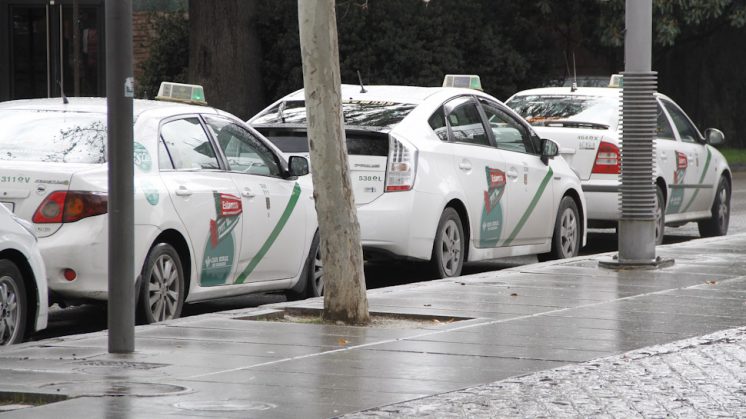 IU ha expuesto sus propuestas a la ordenanza del taxi. Foto: Álex Cámara (archivo)