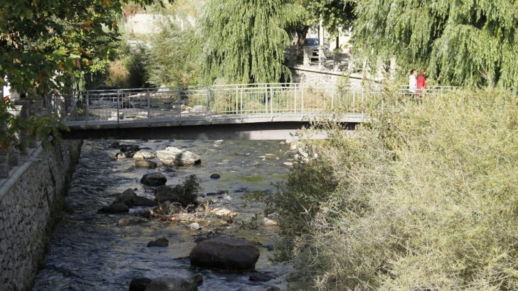 El río de Pinos Genil sirve para 'refrescar' las calurosas noches de verano. Foto: Álex Cámara