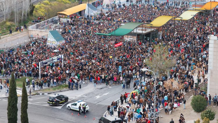Alrededor de 12.000 personas se dieron cita en el 'botellódromo'. Foto: Antonio Ropero