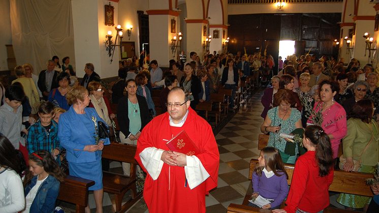 Interior de la Iglesia de Maracena durante una misa. Foto: aG