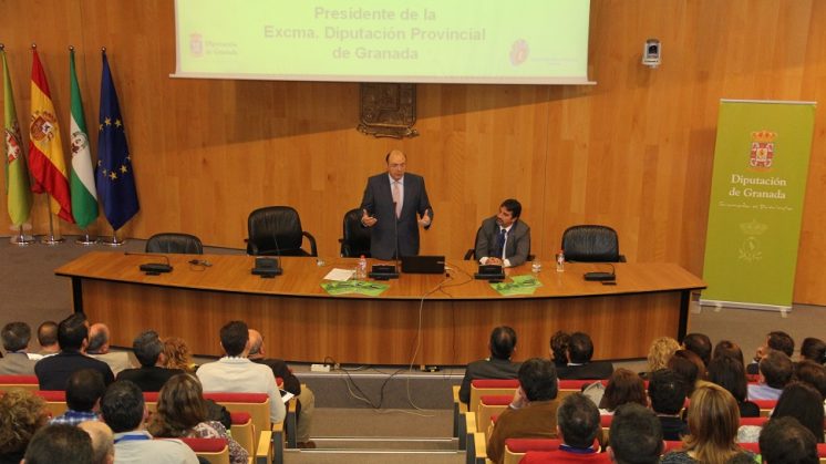 El presidente de la Diputación, Sebastián Pérez, reseña que el auge del turismo rural ha conllevado, entre otros factores, que se haya quintuplicado el número de personas que circulan en bicicleta