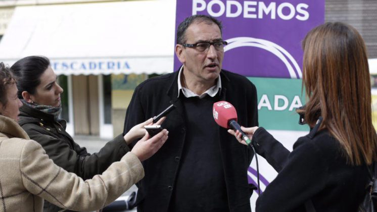 El cabeza de lista de Podemos, durante su intervención ante los medios. Foto: aG