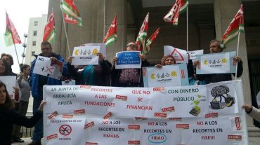 Los trabajadores de investigación sanitaria protestan contra los recortes previstos por la Junta