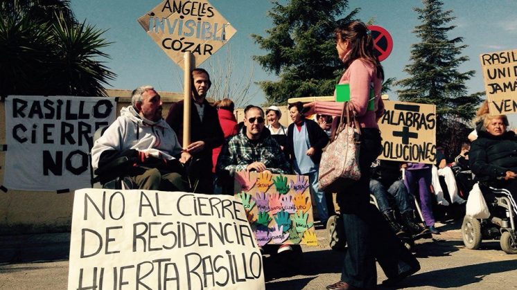 Residentes y trabajadores de La Huerta de El Rasillo exigen seguir en su casa