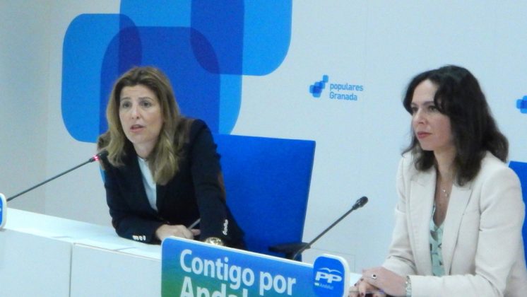 La parlamentaria andaluza, Eva Martín, junto a la concejal de Turismo en el Ayuntamiento de Granada, Rocío Díaz. Foto: aG