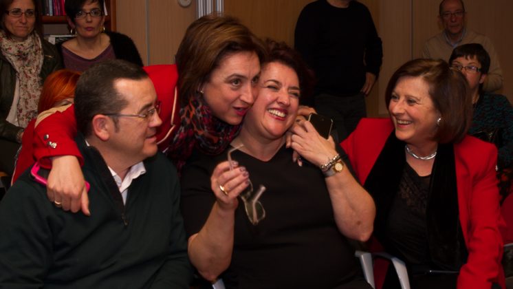 Sandra García felicita a Teresa Jiménez por el resultado de las Elecciones. Foto: Antonio Ropero
