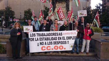 Los trabajadores de Alhambra Bus protestan por los despidos