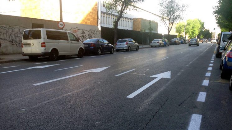 El tramo paralelo a la antigua Estación de Autobuses cuenta con dos filas de aparcamientos. Foto: aG.