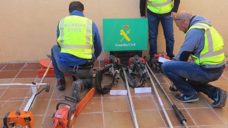 La Guardia Civil ha conseguido recuperar tres máquinas vibradoras, dos motosierras y una desbrozadora, valoradas en aproximadamente cuatro mil euros. Foto: Guardia Civil