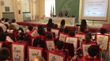Más de 400 escolares granadinos homenajean a las ciudades de la Literatura en un maratón de lectura